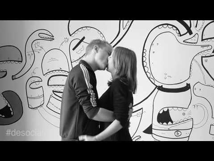 Tanımadığın Kişilerle Öpüşmek Videolarının Amsterdam Versiyonu