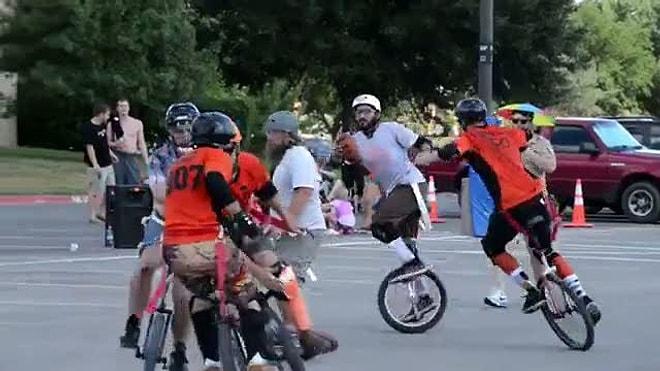 Tek Tekerlekli Bisikletlerle Amerikan Futbolu Oynamak