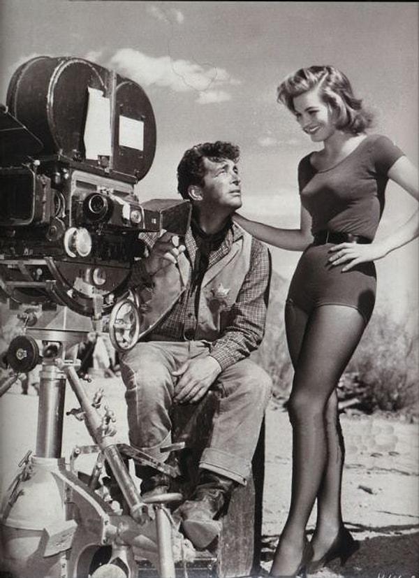 15. Dean Martin ve Angie Dickinson, Rio Bravo setinde, 1959.