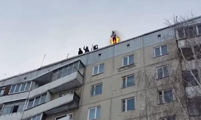 Kendini Ateşe Verip 30 Metrelik Binadan Atlayan Çılgın Rus
