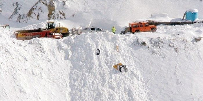 Muş'ta Yol Çalışması Yapan Ekibin üzerine Çığ Düştü: 3 Operatör Kayıp