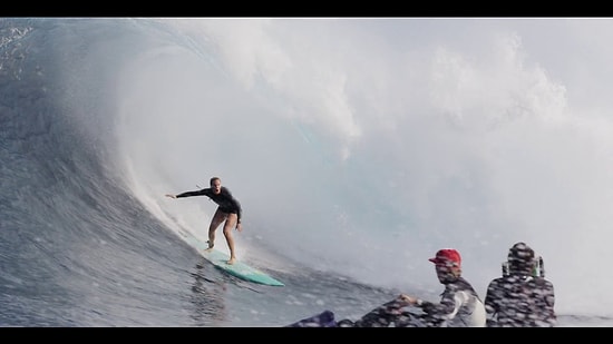 Hawaii Adalarının Yüksek Dalgalarında Çekilen Alışılmışın Dışında Sörf Görüntüleri
