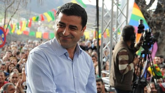 Demirtaş'tan Erdoğan'ın Tweetlerine Gönderme: 'Kendi Ellerimle Yazıyorum'