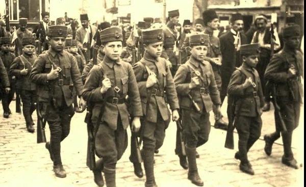 4. Oy onbeşli onbeşli isimli türküye de konu olan Çanakkale Savaşı'nda cepheye giden genç askerleri