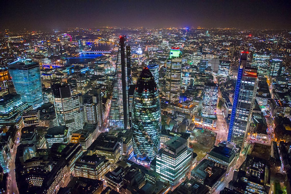 Işıkları ve Gökdelenleriyle Gökyüzünden Londra'da Görsel Şölen