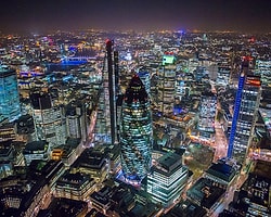 Görsel şölen / Işıkları ve gökdelenleriyle gökyüzünden Londra