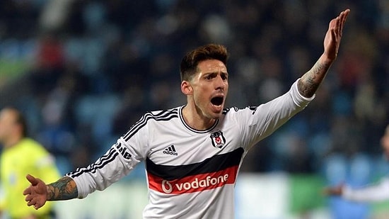 Beşiktaş Taraftarından Jose Sosa'ya Beste