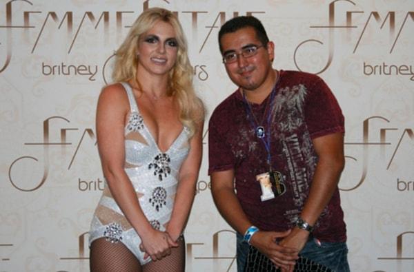 9. Britney Spears'ın kız istemeye geldik pozu.