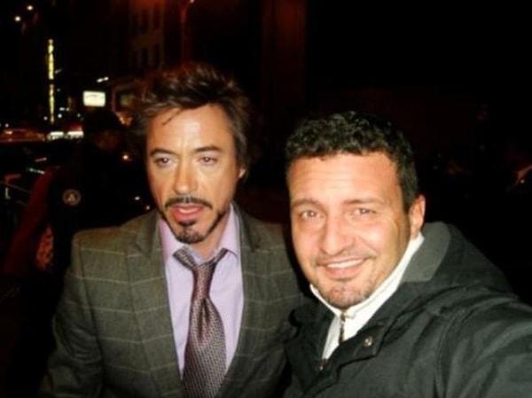 11. Robert Downey Jr. çok da özçekim havasında değil.