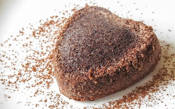 Siz onu ‘Love’ okuyun: Çikolatalı lav kek (lava cake)