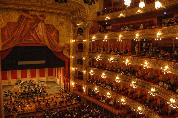 15. Teatro Colón