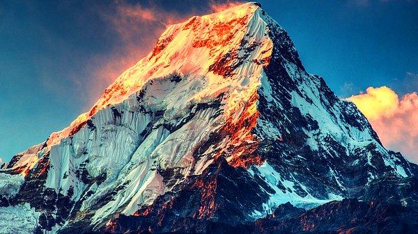 8. Everest dağında, zirve yolunun tamamında yüksek hızlı internet hizmeti bulunmaktadır.