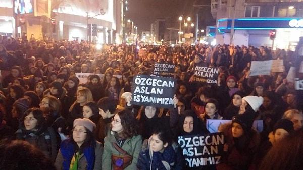 Binlerce kadın Kadıköy sokaklarını inletti: “Özgecan’ın hesabını soracağız!”