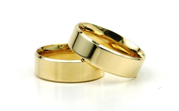 8. Evlilik yüzükleriniz çıkarıp takma işleminden dolayı her yıl 6 miligramdan fazla altın kaybetmektedir.