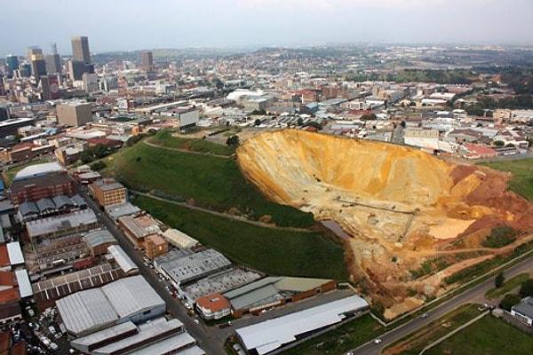 10. Şu an kullanımda olan altının neredeyse yarısı Güney Afrika'da bulunan Gauteng eyaletinin Witwatersrand bölgesinden çıkarılmış.