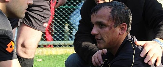 Kırmızı Kart Gören Futbolcu Hakeme Saldırdı