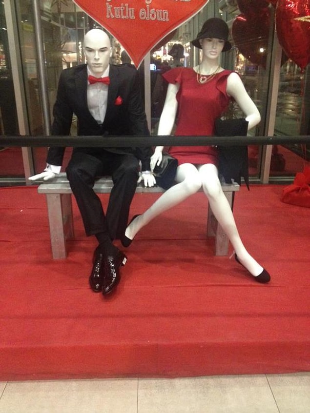 5. "Mankenler bile çift biz hala..."