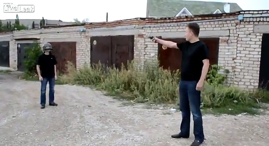 Kask Deneyi İçin Kafaya Ateş Eden Çılgın Rus