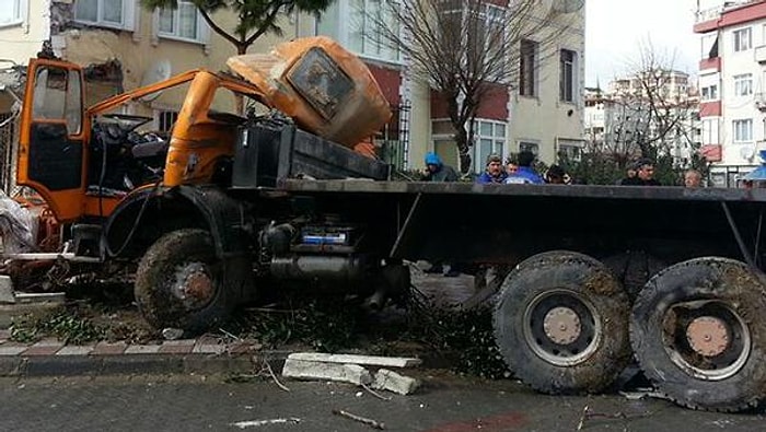 İstanbul'da Kar Temizleyen Bir İşçi Hayatını Kaybetti