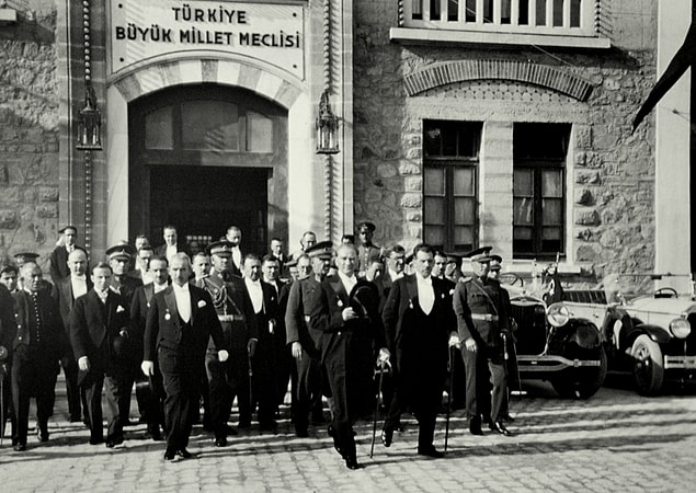 6. 29 Ekim 1923 Bir Dönüm Noktası Olur