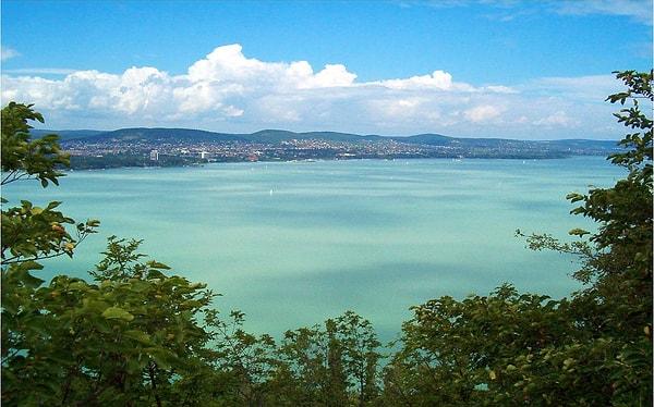Balaton Gölü Orta Avrupa’daki en büyük göldür.