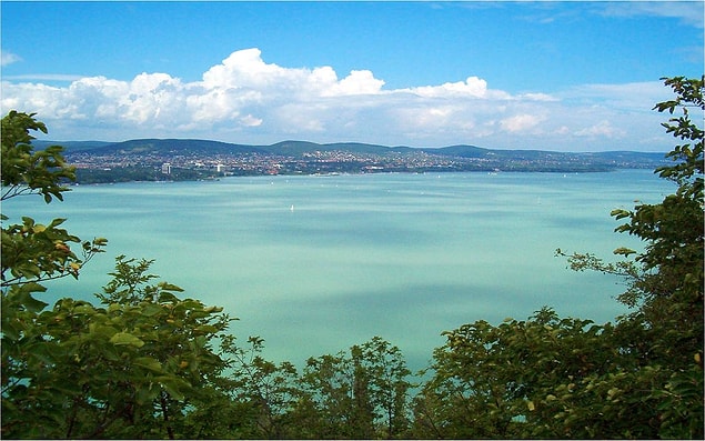 Balaton Gölü Orta Avrupa’daki en büyük göldür.