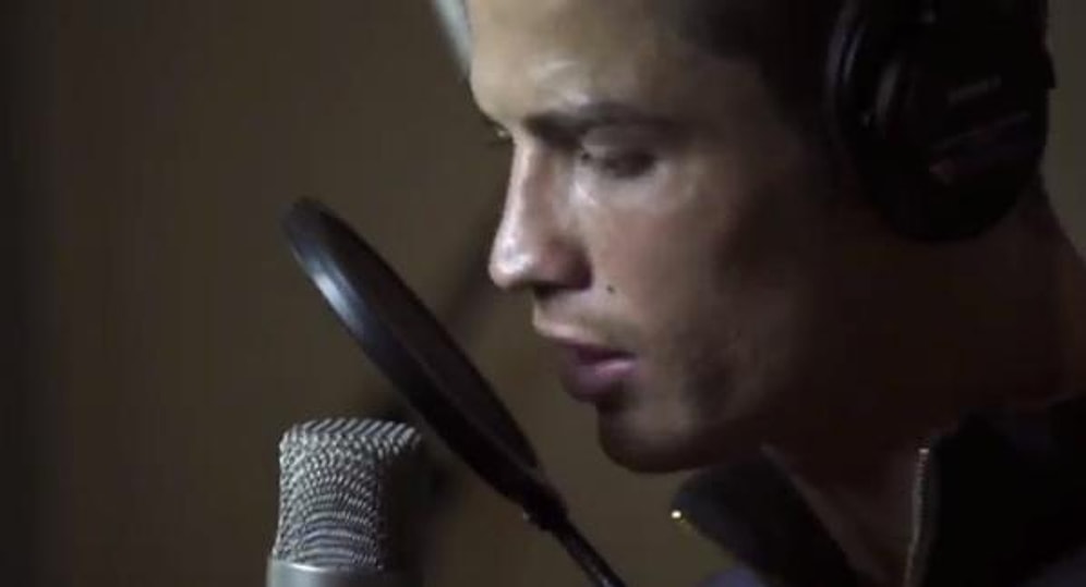 Yeşil Sahaların Yıldızları Mikrofon Başında