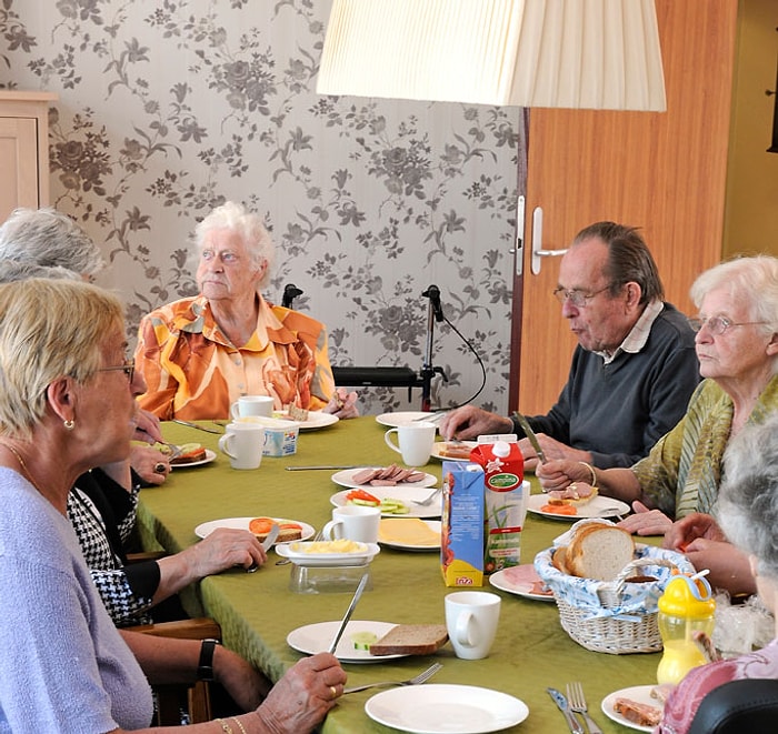 Hollanda'da Sadece Alzheimer Hastalığı Olan İnsanlar İçin Kurulmuş "İşte Bu" Dedirten Dev Bakımevi Kompleksi