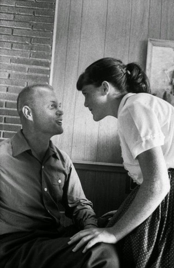 10- Senatör ve Astronot John Glenn ve kızı Lyn, 1959.