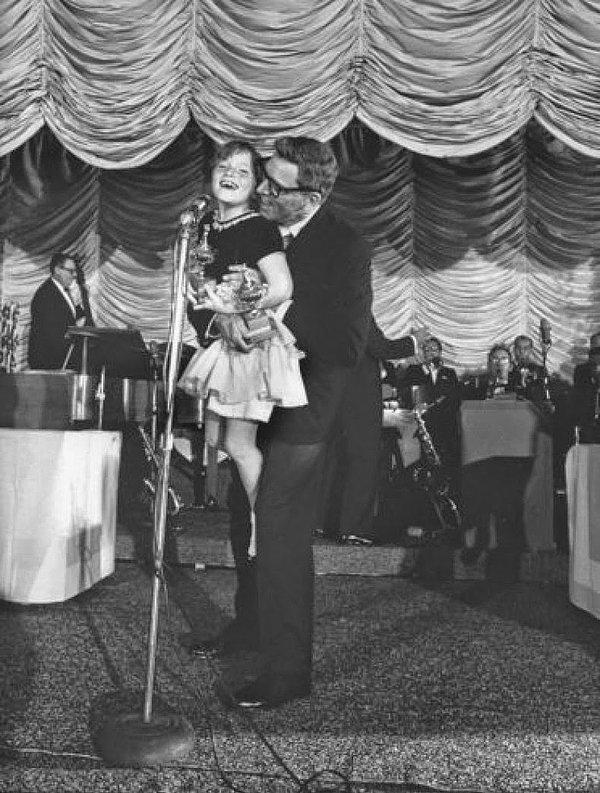 18- Aktör Burt Lancaster ve kızı Sighle , 1961.