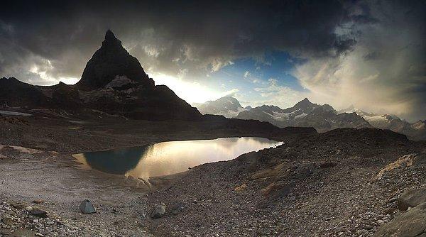 10. Matterhorn, 3,000m Valais Alpleri, İsviçre