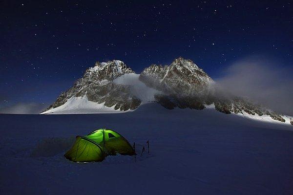 18. Mont Mine Buzulu, 3,400m Valais Alpleri, İsviçre
