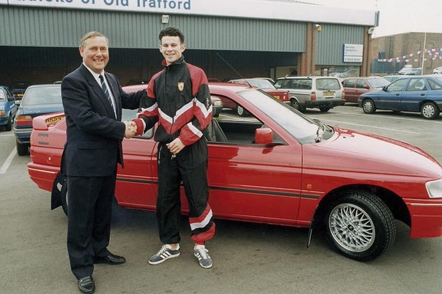 1. Ryan Giggs'e ilk arabası, Ford Escort hediye edilirken.