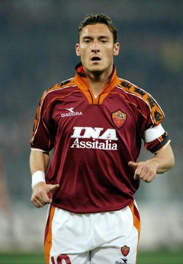 5. Francesco Totti 23 yaşındayken, 7 sene öncesi gibi gelse de sene 1999