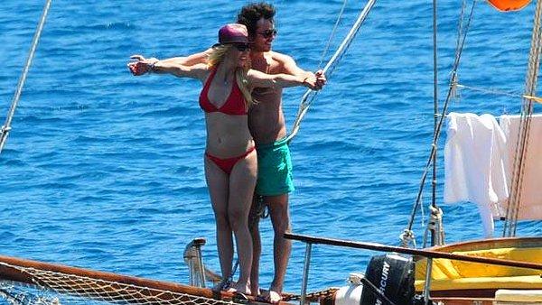 2. Kendilerini Leonardo DiCaprio ve Kate Winslet sanarak her yaz fiks Titanik pozu veren çift 😕