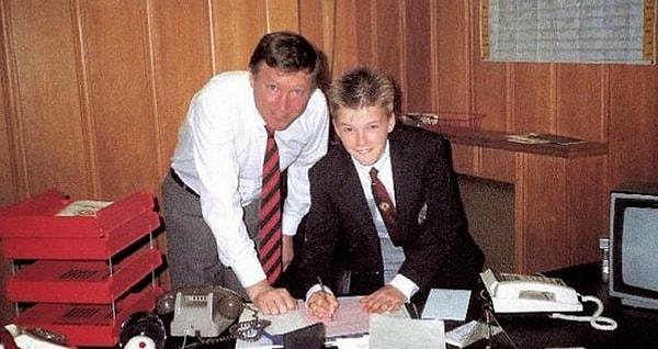16. ve David Beckham'ın Manchester United'da imzaladığı ilk kontrat