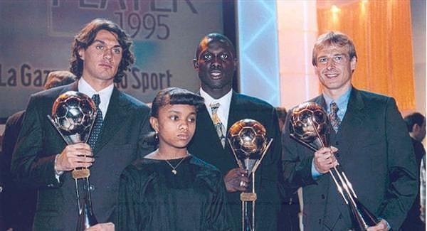 23. Yılın Futbolcusu seçilen ilk Afrikalı George Weah, sağında ikinci olan Paolo Maldini, solunda üçüncü olan Jurgen Klinsmann, 1995