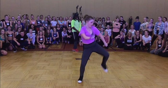 Doğuştan Engelli 15 Yaşındaki Kızın 'Engel Tanımayan' İnanılmaz Dansı