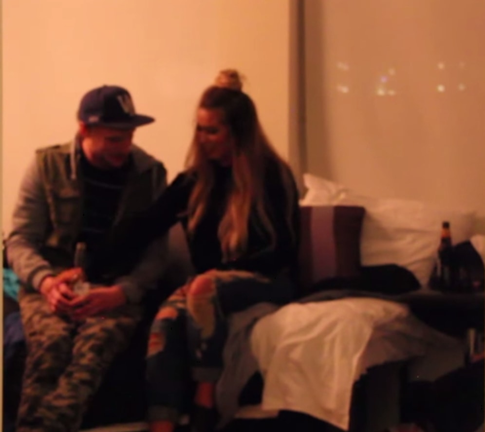 Pantolonunun İçine Muz Koyan Kızdan Efsane Şaka