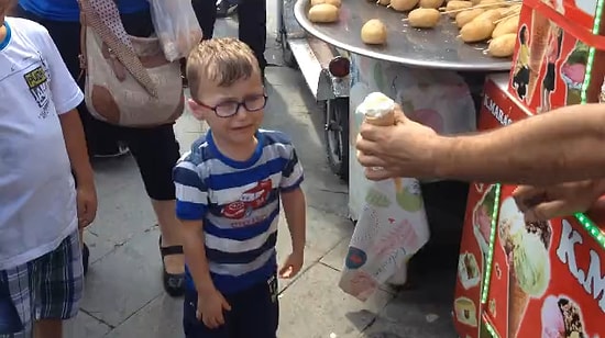 Maraş Dondurmacısının Eline Düşerek Çılgına Dönen Çocuk