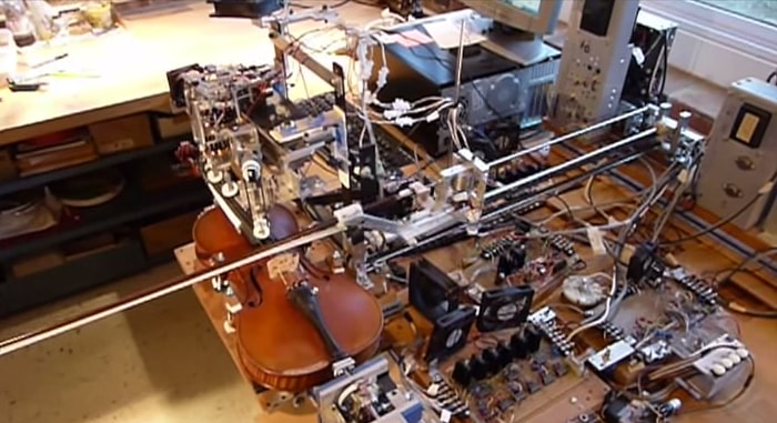 Keman Çalabilen Çok Yetenekli Mekanizma