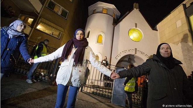 Norveçli Müslümanlardan Yahudi Düşmanlığına Karşı İnsan Zinciri