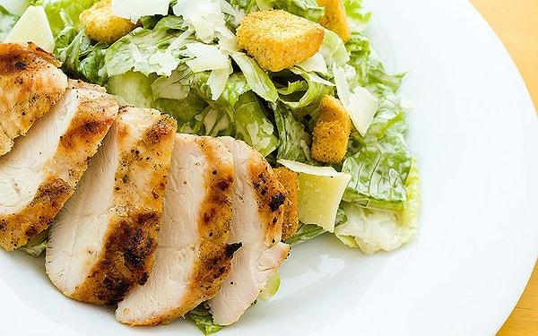 Salataya 30 TL vermeden de diyet yapılabilir: Tavuklu Sezar salata