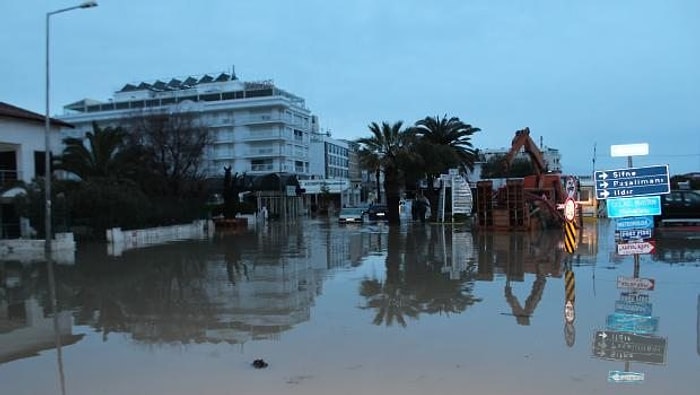 Çeşme ve Alaçatı Sele Teslim