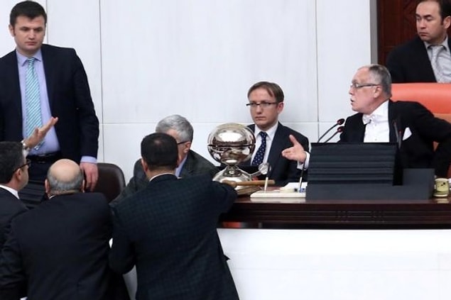 Mikrofon kırıldı