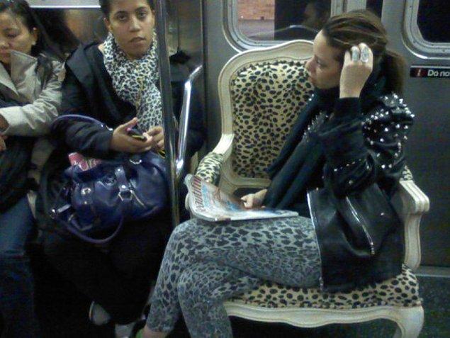 3. "Metronun koltukları kıyafetimle uyumlu değil asla oturmam onlara"
