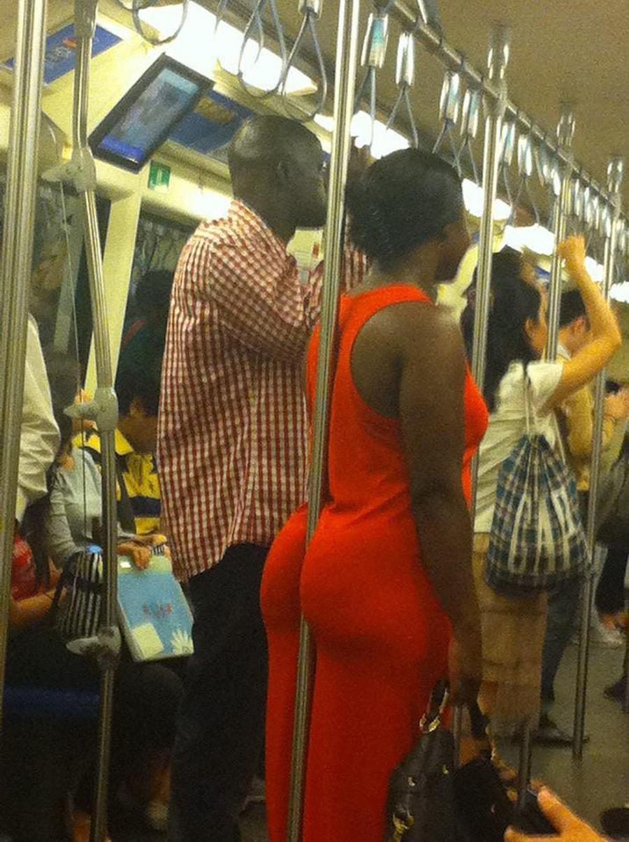 негр в метро женщина фото 29