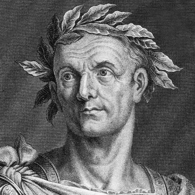 Roma İmparatoru Jules Sezar, Mısırlı bir alime mevcut takvimde yeni düzenlemeler yaptırdı, sonrasında da bu takvime “Jülyen takvimi” denildi.