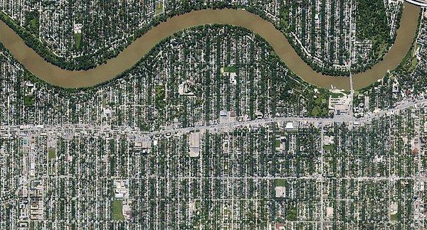 1. Winnipeg, Manitoba bölgesinde Kızıl Nehir'in eşlik ettiği fotoğraf.