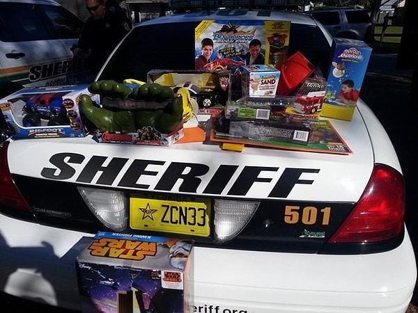 Конечно же с кучей подарков.